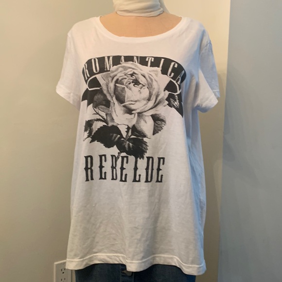3 for $20 bundle H&M Divided whit Tshirt with black rose pattern lightly worn - Picture 1 of 4